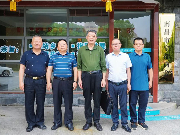 南昌宁都商会为宁都中学建校110周年助力，县领导一行到访交流。